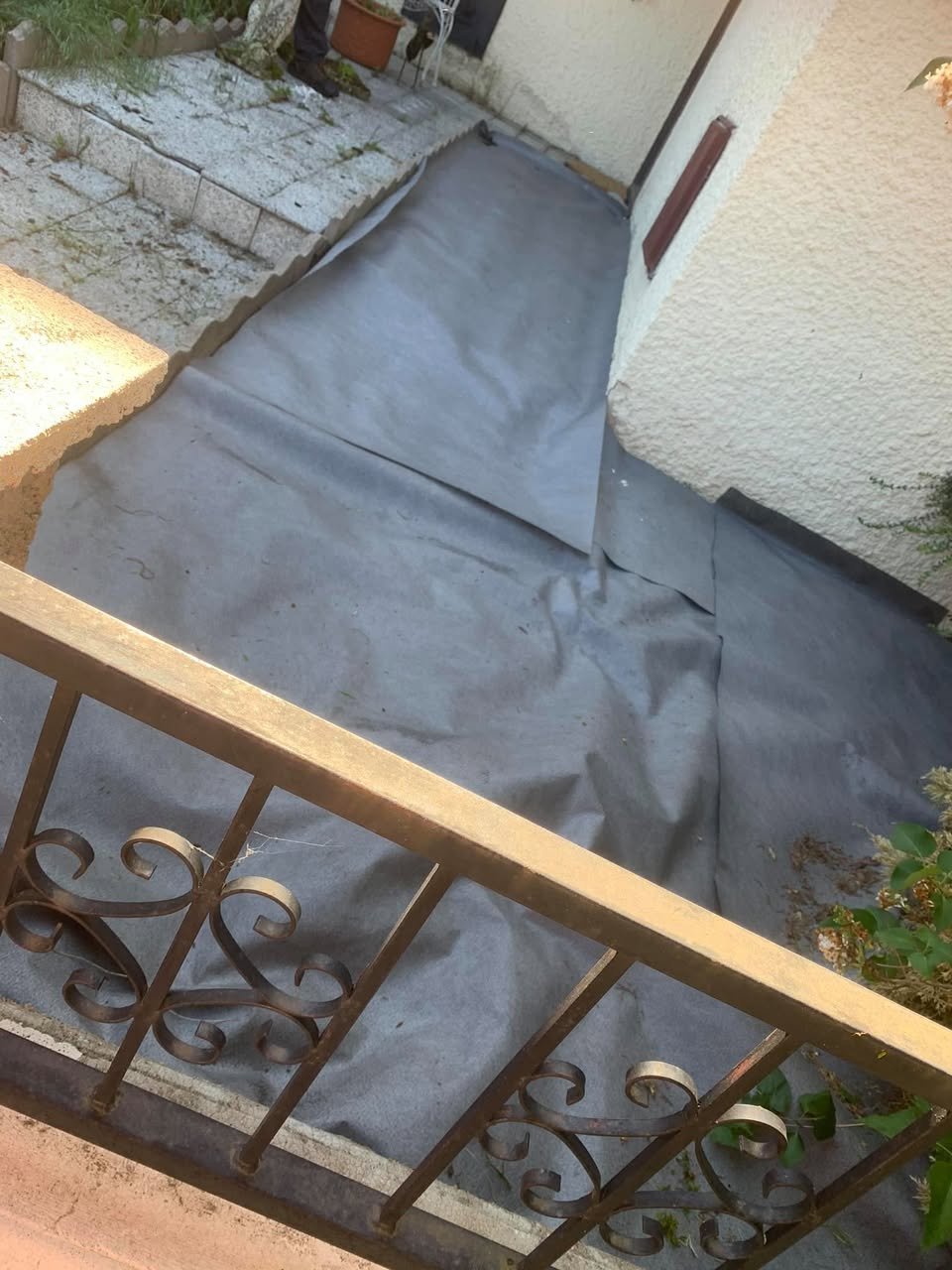 Pose bâche géotextile