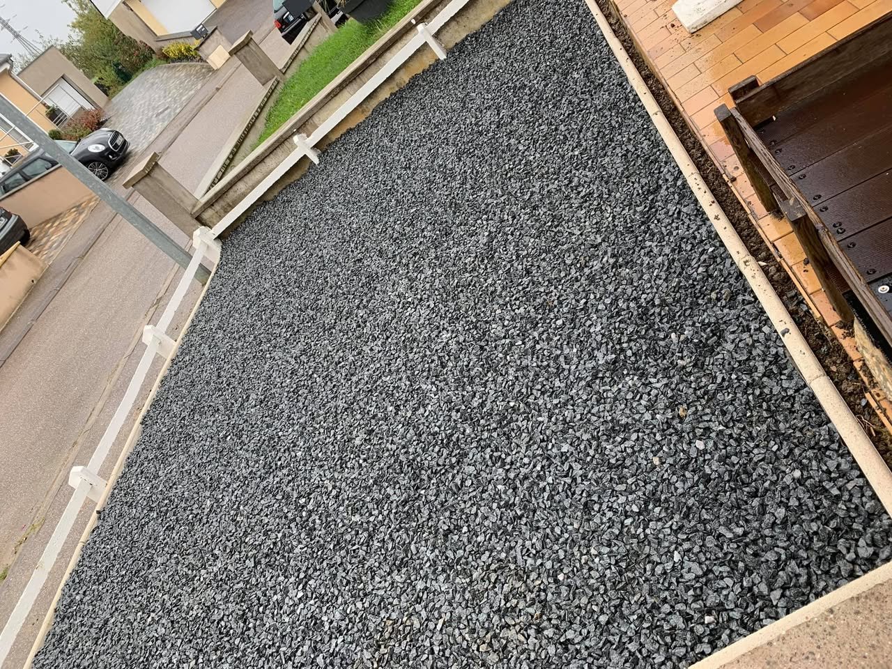 Avant après gravier noir après